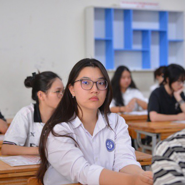 Biến động Điểm Chuẩn Đại Học 2025