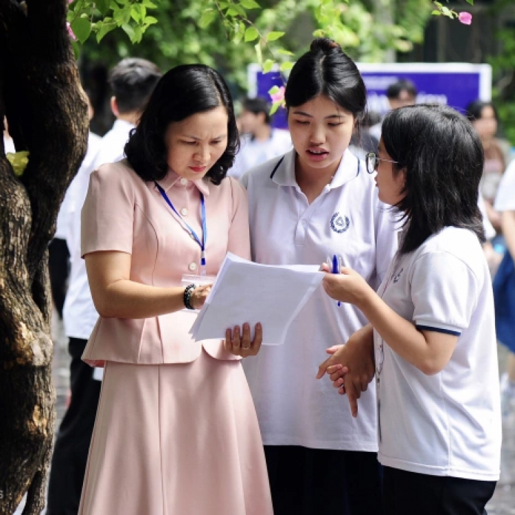 Loạt đại học ở Hà Nội tăng học phí